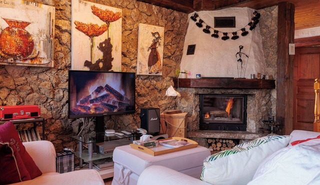 Stunning private villa for 6 people with WIFI, TV and patio