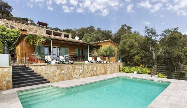 Stunning private villa for 6 guests with WIFI, private pool, TV, terrace, panoramic view and par...