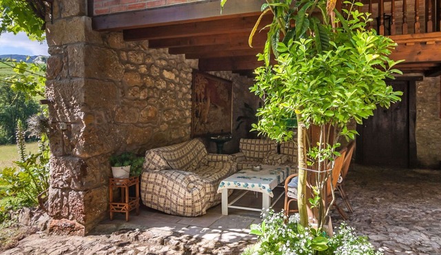 Stunning private villa for 4 guests with TV, patio and parking