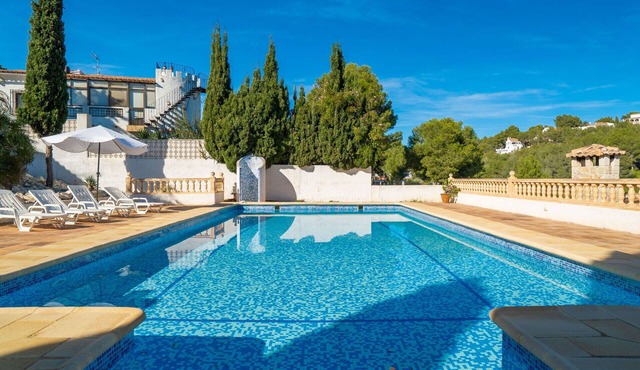 Stunning private villa for 6 guests with A/C, private pool, WIFI, TV and terrace