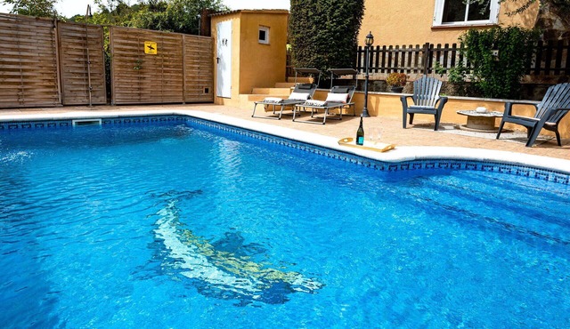 Stunning private villa for 6 guests with private pool, WIFI, TV, terrace and parking
