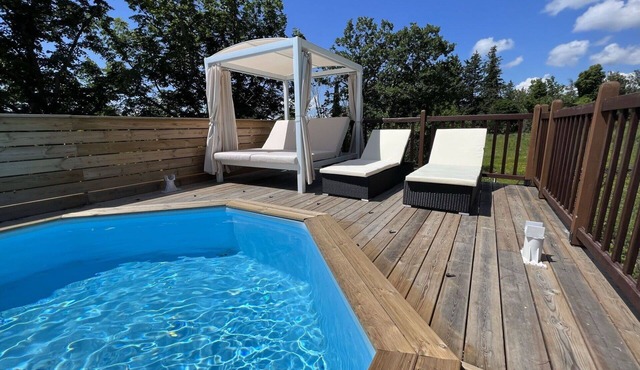 Stunning private villa for 6 guests with private pool, WIFI, TV, terrace and pets allowed