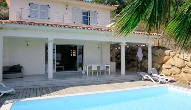Stunning private villa for 10 people with A/C, WIFI, private pool, TV and patio