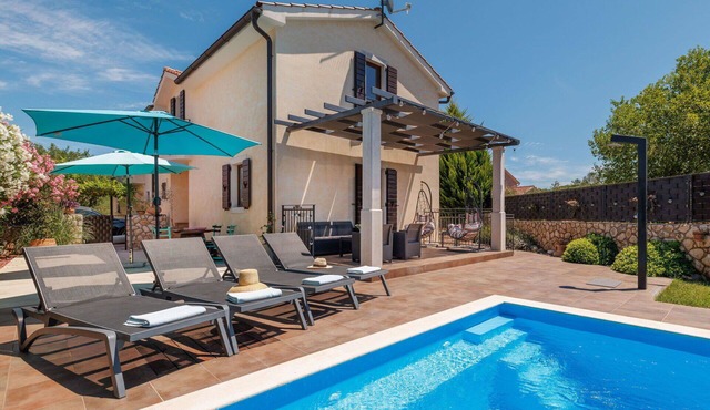 Stunning private villa for 6 guests with private pool, WIFI, A/C, TV, terrace and pets allowed