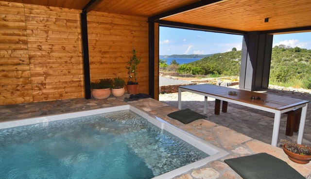 Stunning private villa for 8 people with private pool, A/C, WIFI, TV, terrace and parking