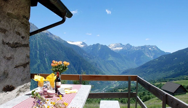 Stunning private villa for 4 guests with TV, terrace and panoramic view