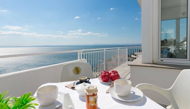 Stunning private villa for 6 guests with WIFI, A/C, TV, terrace and panoramic view