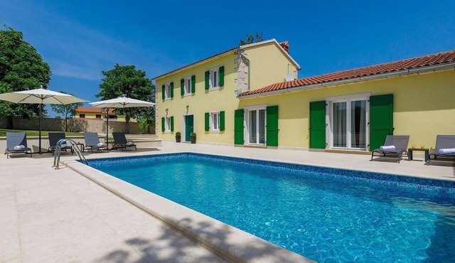 Stunning private villa for 8 guests with private pool, WIFI, A/C, TV and terrace