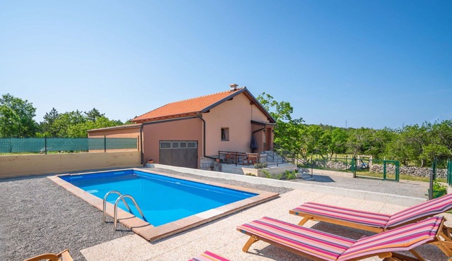 Stunning private villa for 5 guests with WIFI, private pool, TV, terrace and parking