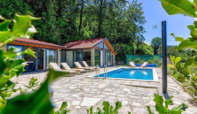 Stunning private villa for 12 guests with A/C, private pool, WIFI, hot tub, TV and terrace