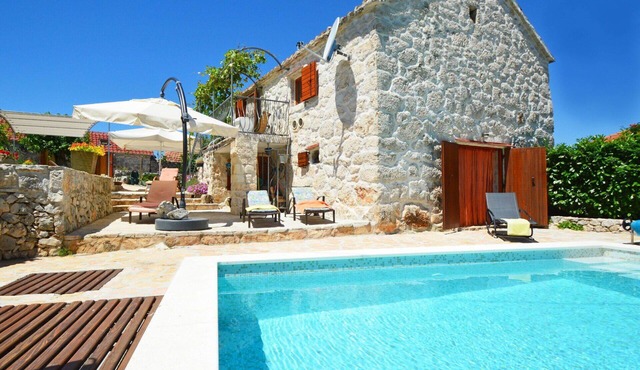 Stunning private villa for 5 people with private pool, A/C, WIFI, TV, terrace and panoramic view