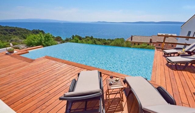 Stunning private villa for 6 guests with A/C, private pool, WIFI, TV and terrace