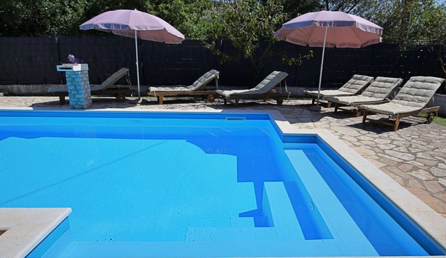 Stunning private villa for 7 guests with WIFI, private pool, A/C, TV, terrace and pets allowed