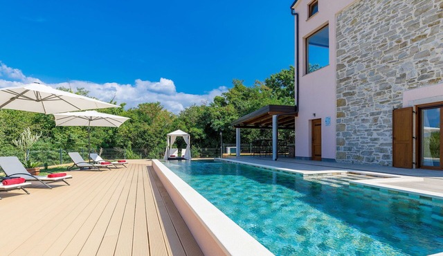 Stunning private villa for 8 people with private pool, WIFI, A/C, TV and terrace