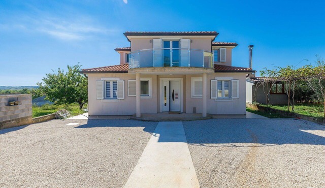 Stunning private villa for 8 people with private pool, WIFI, A/C, TV and terrace