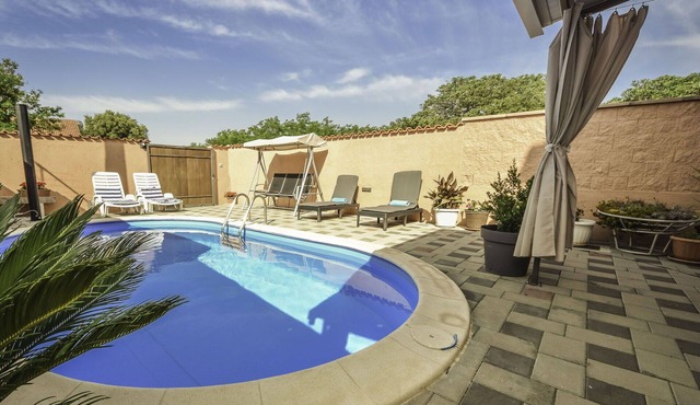 Stunning private villa for 6 guests with WIFI, private pool, A/C, TV and balcony
