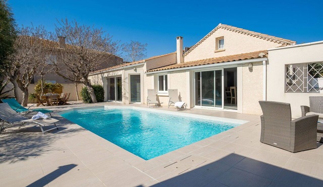 Stunning private villa for 10 people with WIFI, private pool, A/C, TV, terrace and pets allowed