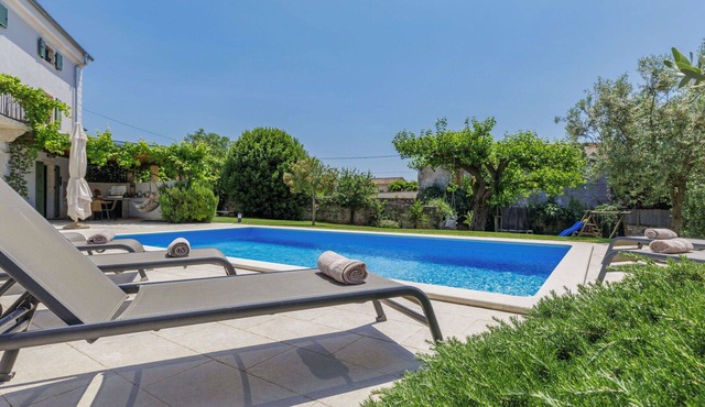 Stunning private villa for 8 guests with WIFI, A/C, private pool, TV and terrace