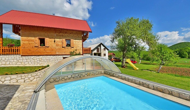 Stunning private villa for 5 people with A/C, pool, WIFI, hot tub, TV, terrace and panoramic view