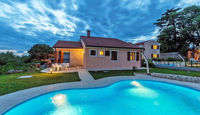 Stunning private villa for 6 people with private pool, WIFI, A/C, TV, terrace and pets allowed