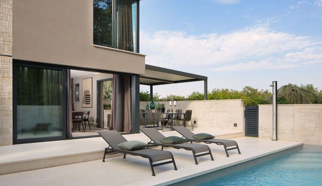 Stunning private villa for 20 guests with private pool, A/C, WIFI, TV and terrace