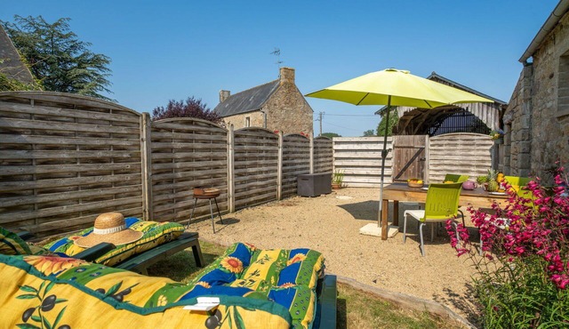 Stunning private villa for 4 guests with WIFI, TV, patio and pets allowed