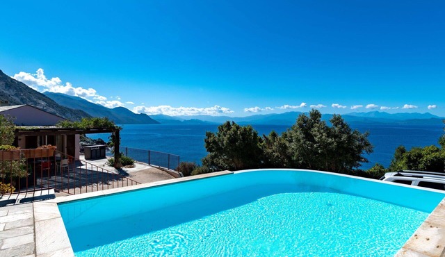 Stunning private villa for 6 people with WIFI, A/C, private pool, TV, patio and pets allowed