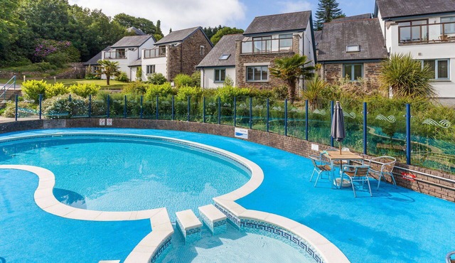 Stunning private villa for 4 people with pool, WIFI, TV, patio and pets allowed