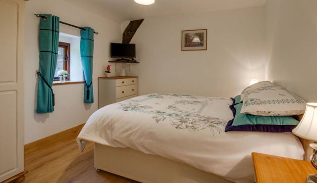 Stunning private villa for 4 guests with WIFI, TV, patio and parking