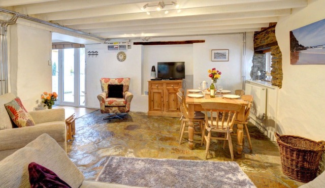 Stunning private villa for 4 guests with WIFI, TV, patio and pets allowed