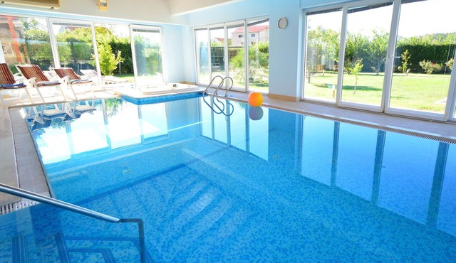 Stunning private villa for 10 guests with WIFI, A/C, hot tub, private pool, TV and terrace
