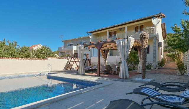 Stunning private villa with A/C, private pool, WIFI, TV, patio, pets allowed and panoramic view