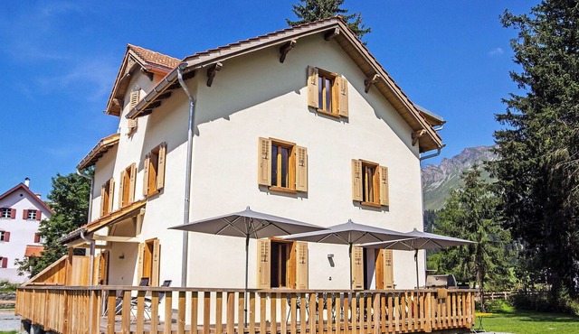 Stunning private villa with WIFI, hot tub, TV, patio, pets allowed, panoramic view and parking