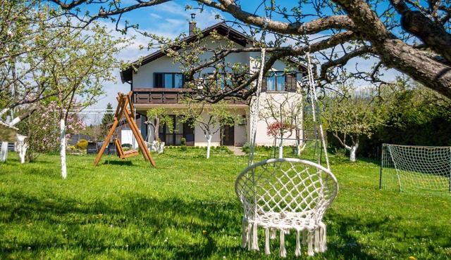 Stunning private villa with WIFI, A/C, private pool, hot tub, TV, patio and pets allowed
