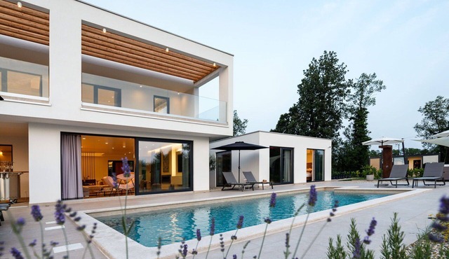 Stunning private villa with private pool, A/C, WIFI, hot tub, TV, terrace and panoramic view