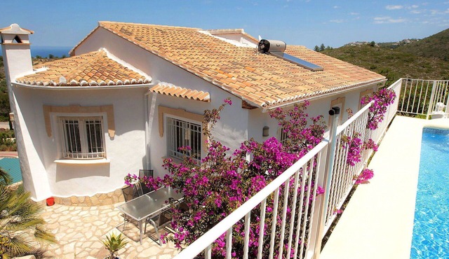 Stunning private villa with A/C, private pool, WIFI, TV, patio, panoramic view and parking