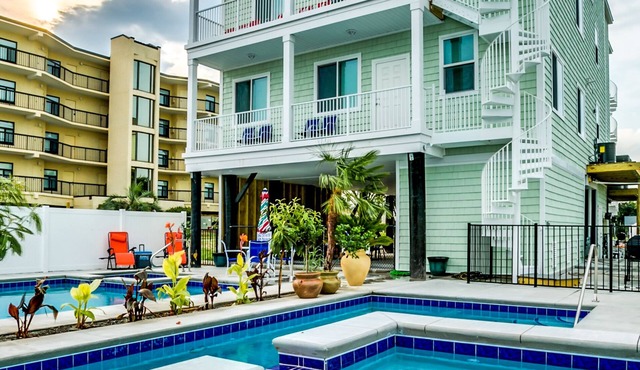 STUNNING PROPERTY 2 POOLS+SPAS 22bd/20b 350FT to BEACH+INDOOR+OUTDOOR GATHERING!