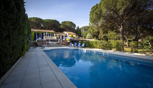 Stunning property in the heart of Provence. Big pool area. Fully ventilated