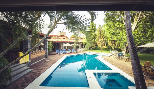 Stunning property, with wide open spaces, beautiful pool.