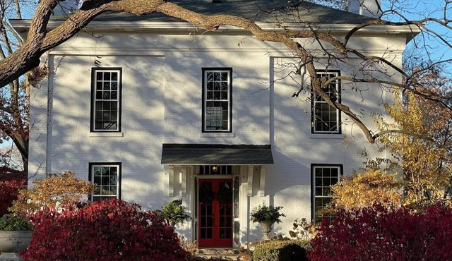 Stunning Property with loads of amenities. In ground pool, pet friendly, with photo opps galore!