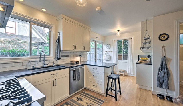 Stunning Queen Anne House w/Private Patio!