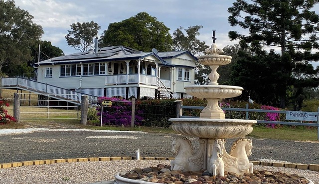 Stunning Queenslander on shire horse farm