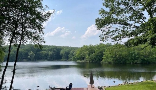 Stunning Quiet Lake Home Escape