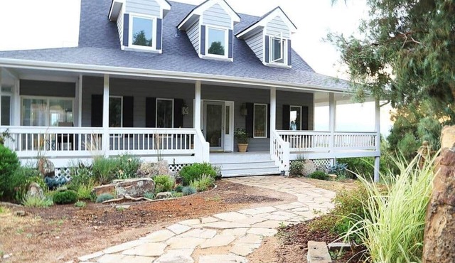 Stunning Ranch Close-in With Sweeping Views!