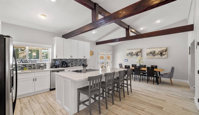 Stunning Rare Villa 4BR/4BA! Central to Strip, Convention, Fremont St!Huge Pool!