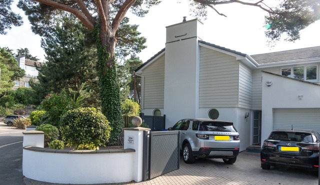 Stunning, recently re-modelled Sandbanks Holiday Home