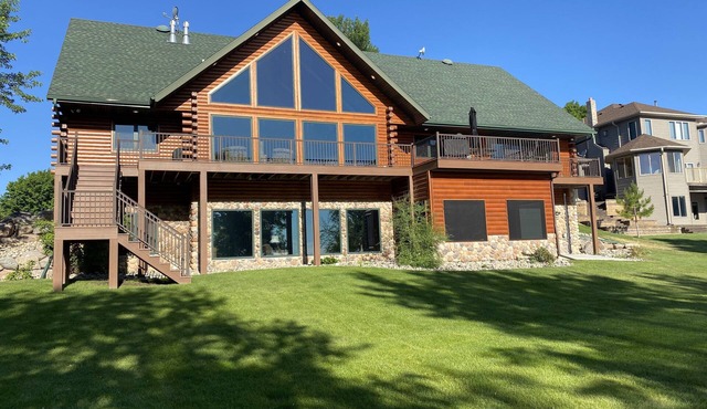 Stunning, relaxing home on Lake Carlos perfect for your vacation