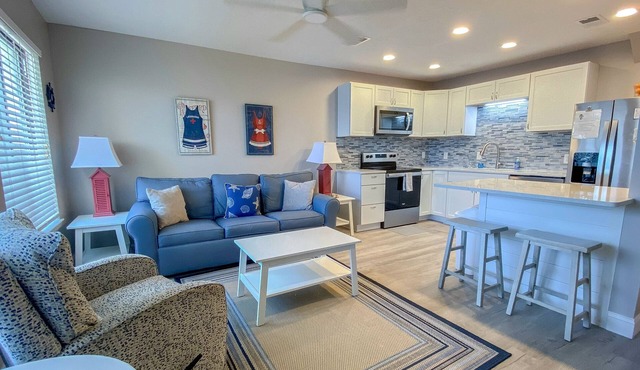 Stunning Remodeled 1BR Condo with Amazing Beach Views. Sleeps 4. Pool.