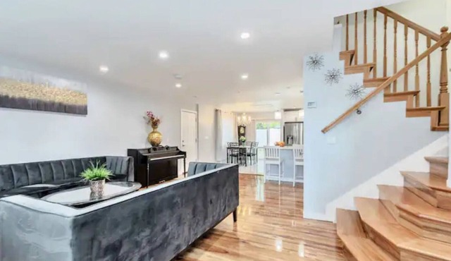 Stunning Remodeled w/5BR & 3BA
