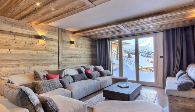 Stunning renovated chalet, luxury amenities, sauna